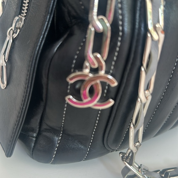 CHANEL Mademoiselle Ligne large black Calfskin camera bag 2006 or trade - Picture 10 of 17